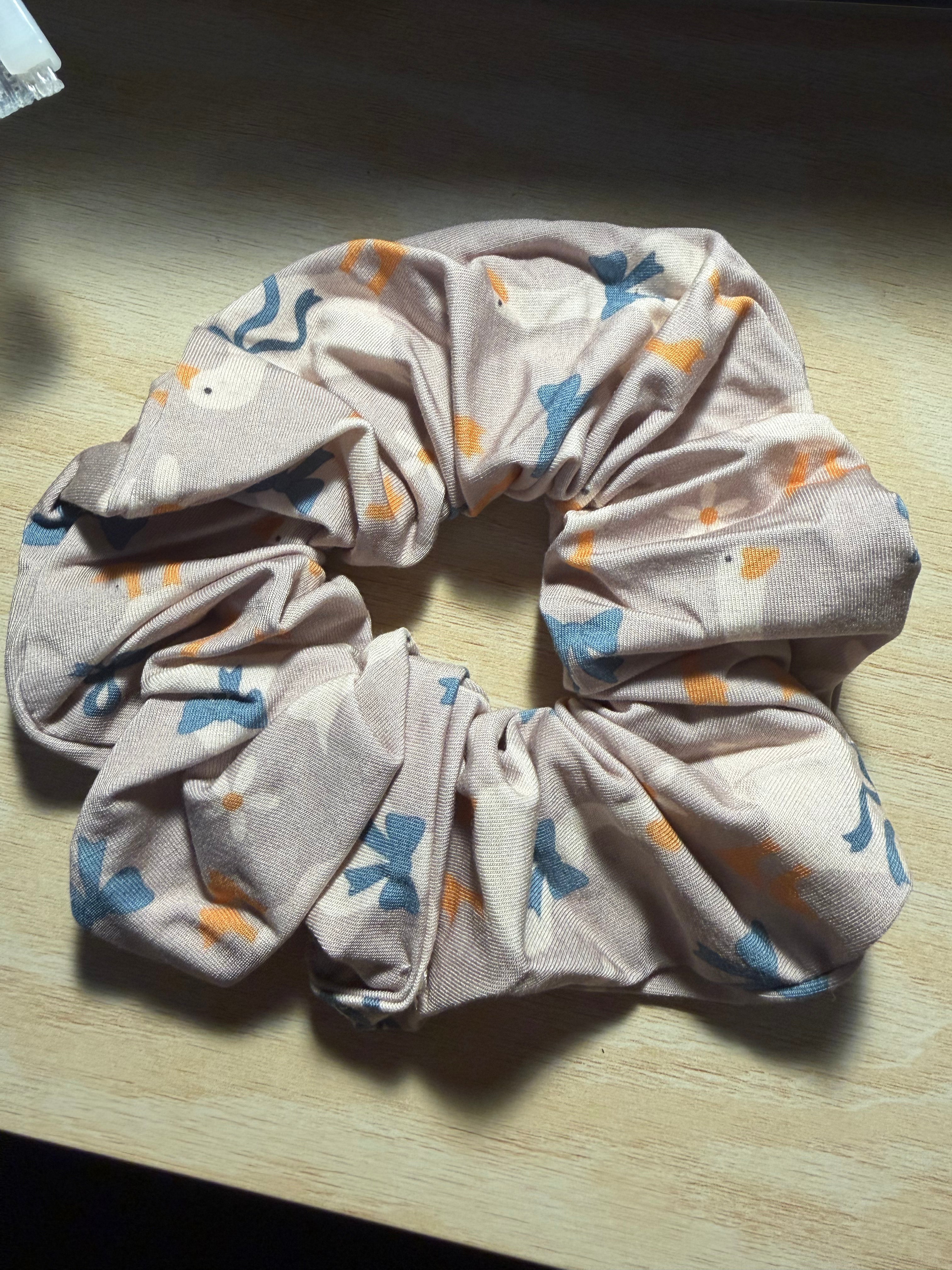 Goose scrunchie